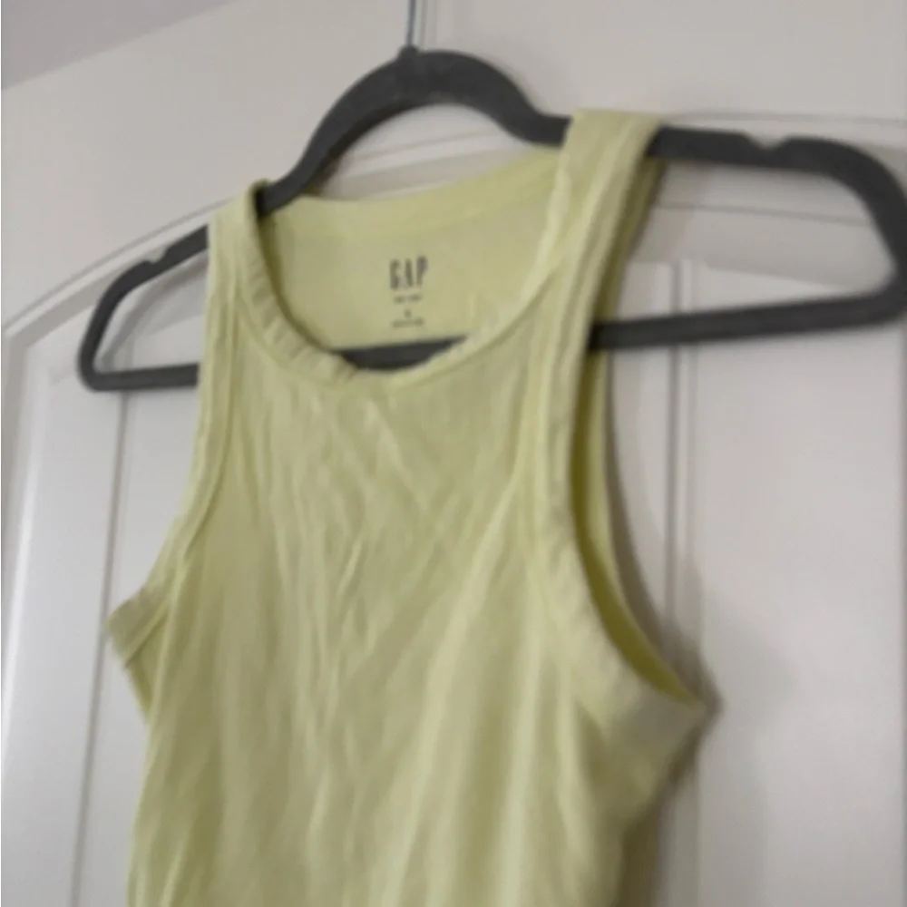 GAP Ribbed Tank Top - Picture 2 of 5